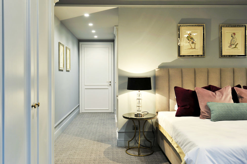 فندق رويال بلو دوبروفينك المظهر الخارجي الصورة A bedroom at The Mitre Hotel