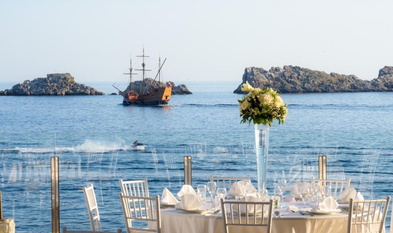 فندق رويال بلو دوبروفينك المظهر الخارجي الصورة Wedding reception at the Four Seasons Resort